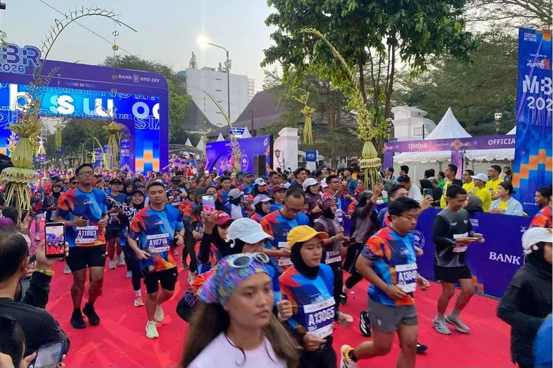 Ribuan pelari memadati garis start Malioboro Run di kawasan heritage Kota Yogyakarta